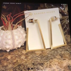 KENDRA SCOTT EASTON HOOP EARRINGS